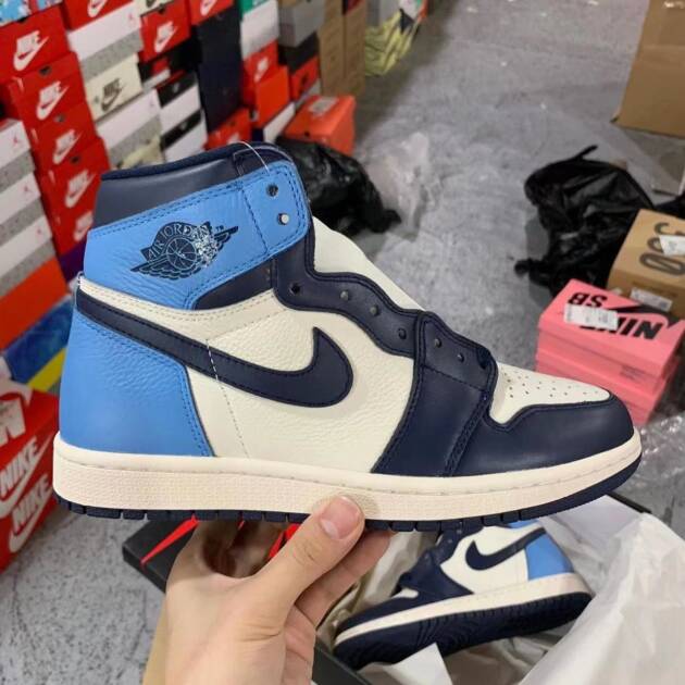 Nike Air Jordan 1“Obsidian”
