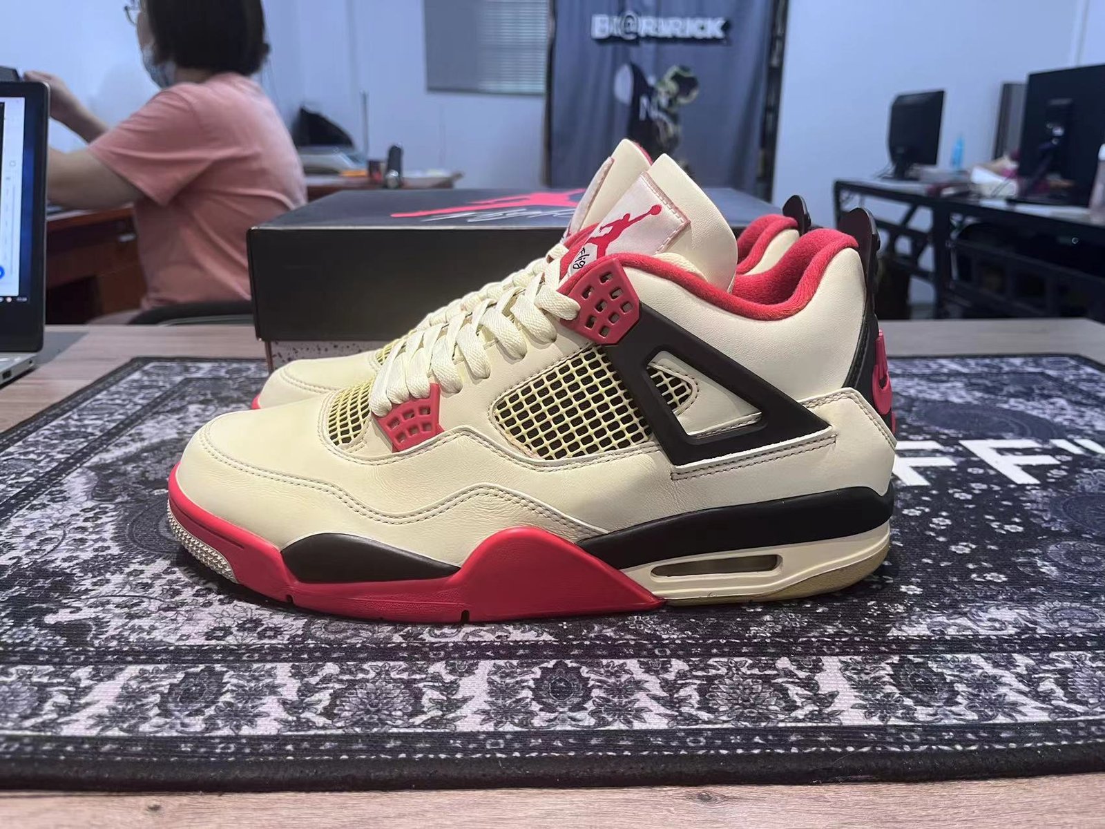 Nike Air Jordan 4 fire red - Imagem 3