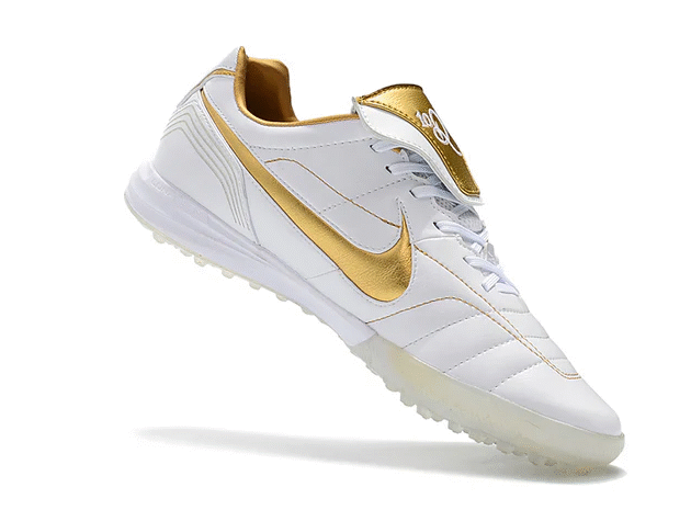 Chuteira Nike Retro Tiempo Legend 7 Elite TF Branco e Gold Society