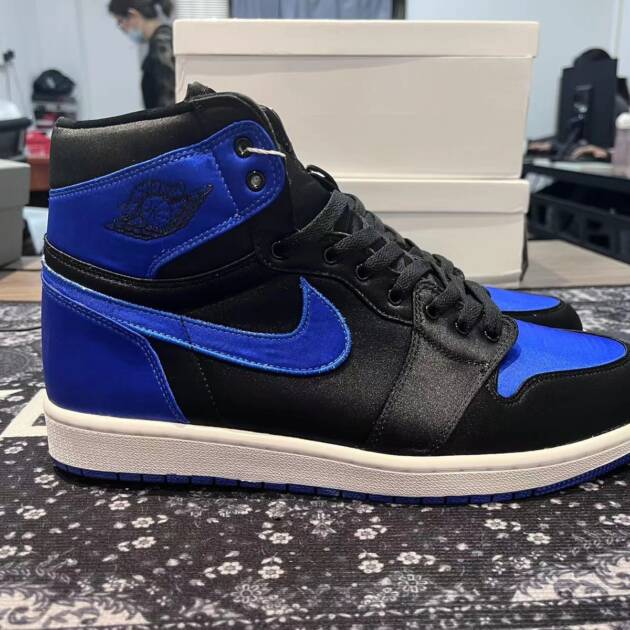 Nike Air Jordan 1 Retro Satin Royal