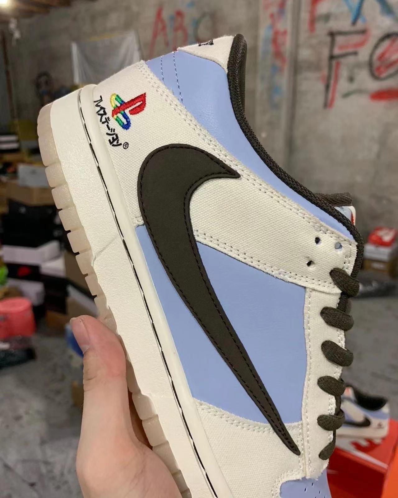 Travis Scott x PlayStation x Nike Dunk Low - Imagem 2