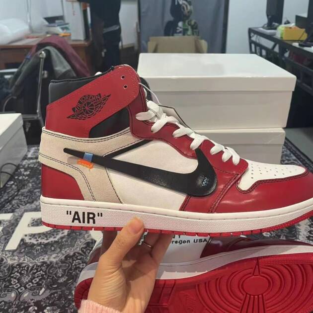 Off-White x Nike Air Jordan 1