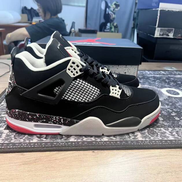 Nike Air Jordan 4 Retro Bred