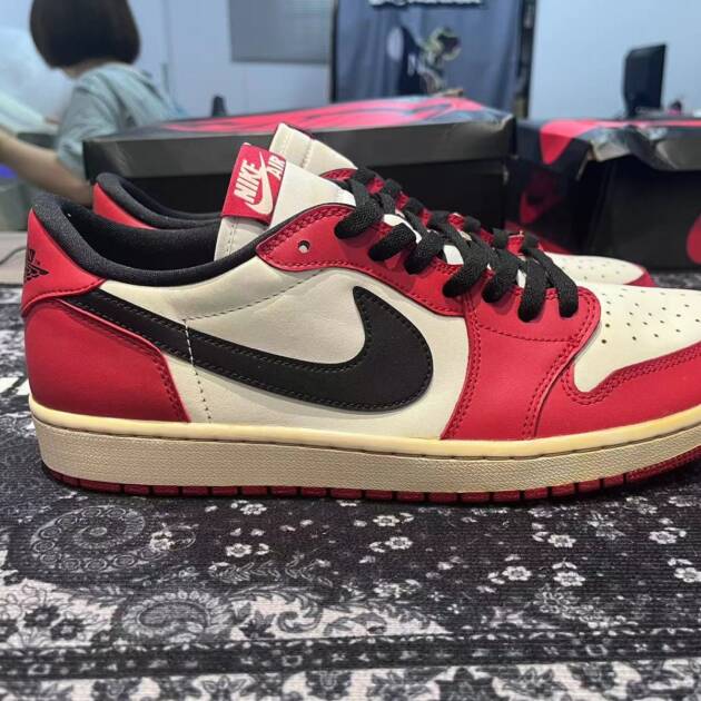 Nike Air Jordan 1 Retro Low "Chicago"