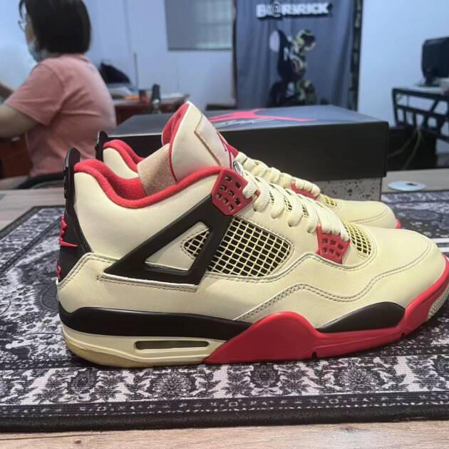 Nike Air Jordan 4 fire red
