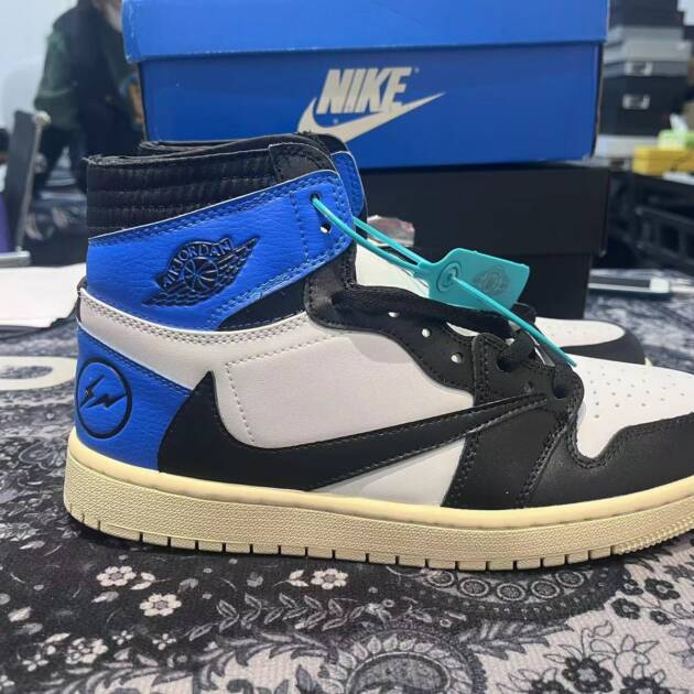 Nike Air Jordan 1 Retro High - Travis Scott