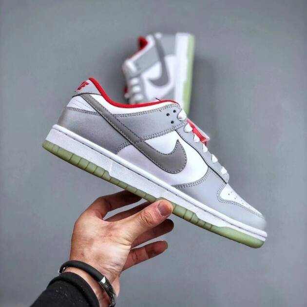 Nike Dunk "Photon Dust"